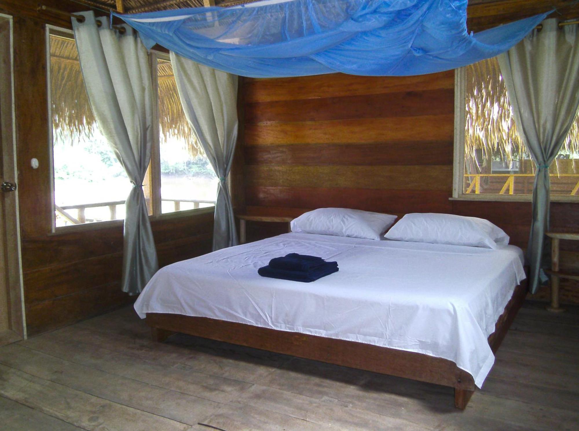 Aguas Negras River Lodge Puerto Montufar 外观 照片