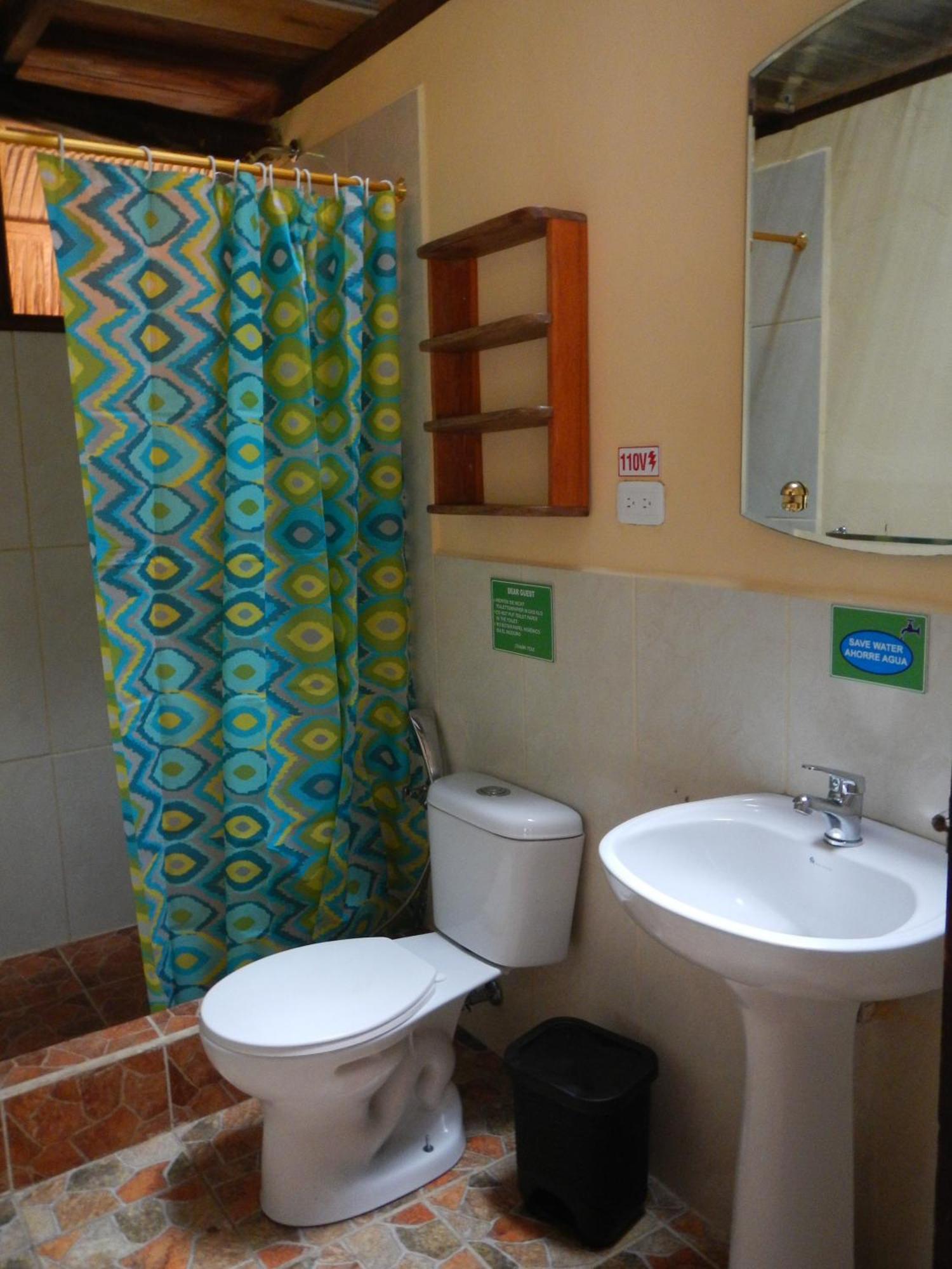Aguas Negras River Lodge Puerto Montufar 外观 照片