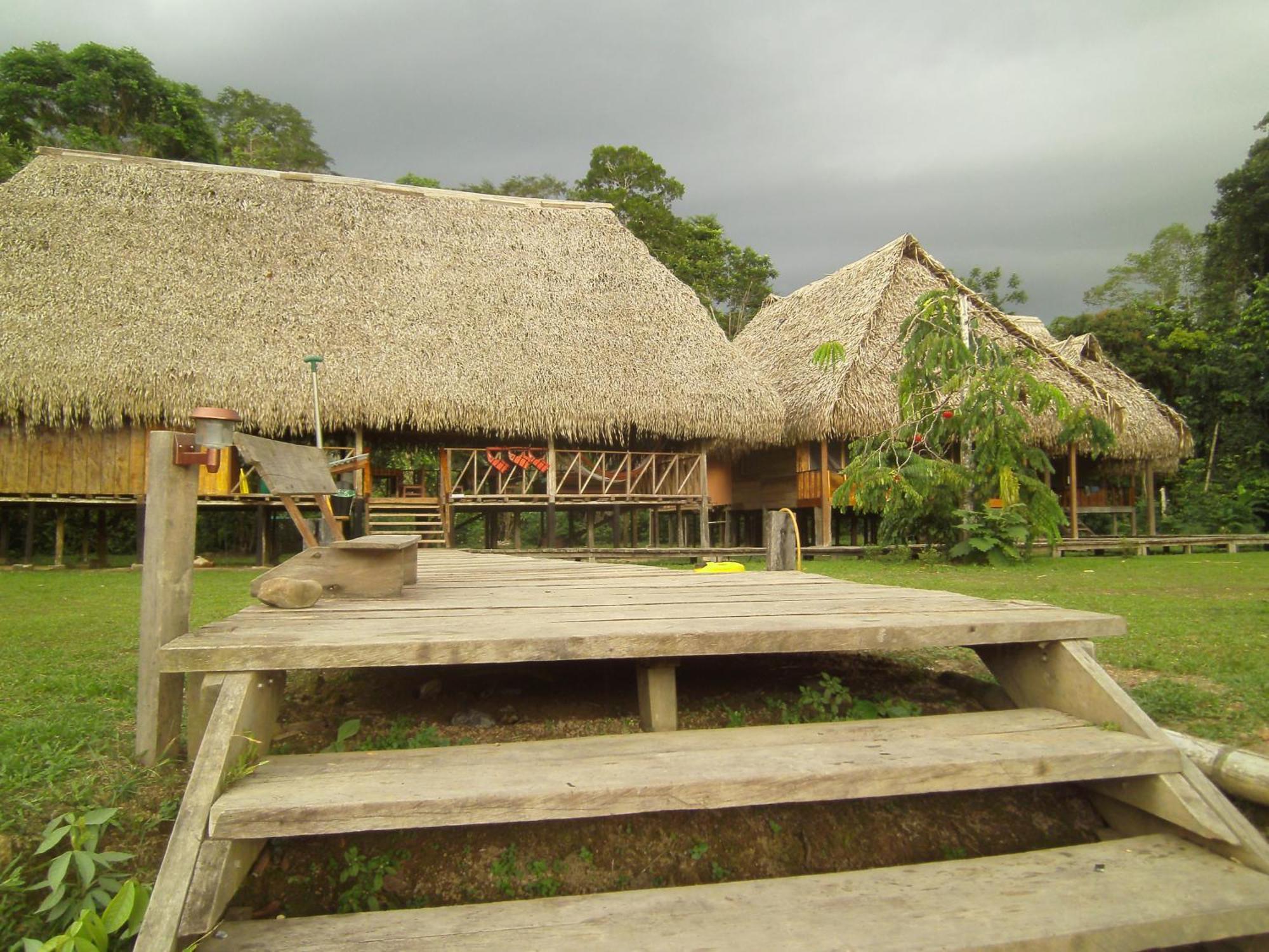 Aguas Negras River Lodge Puerto Montufar 外观 照片
