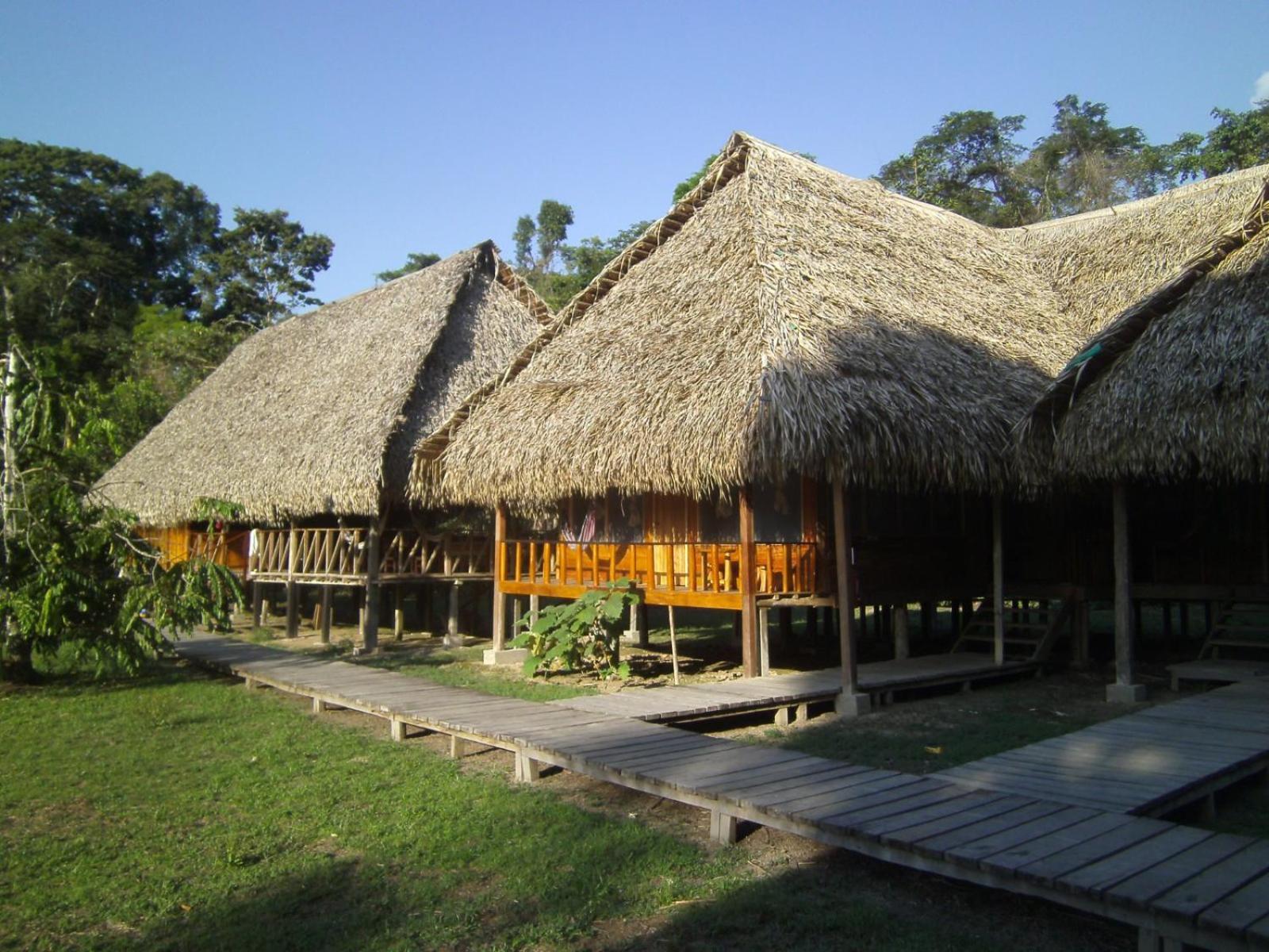 Aguas Negras River Lodge Puerto Montufar 外观 照片